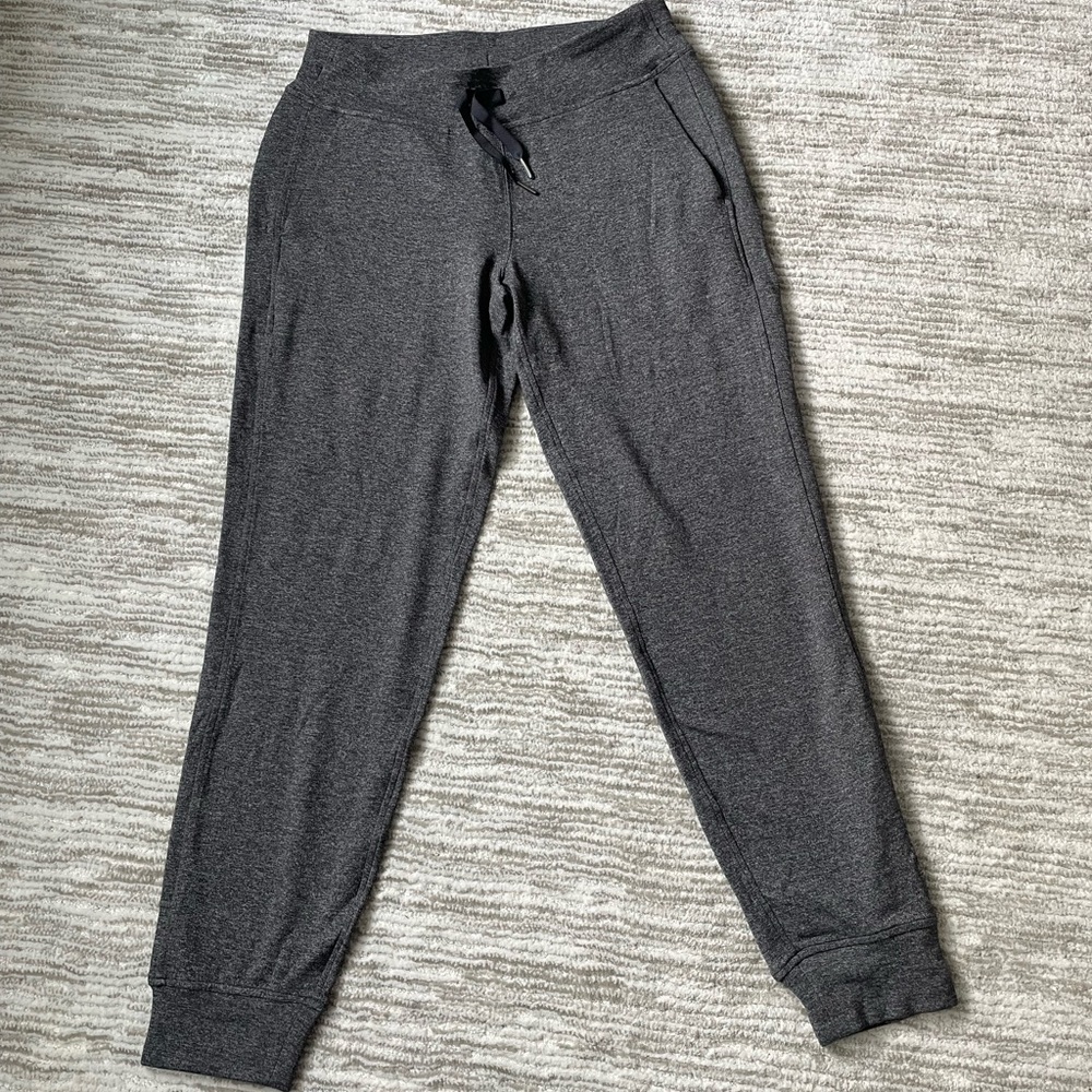 Lululemon on the fly jogger pant size 8